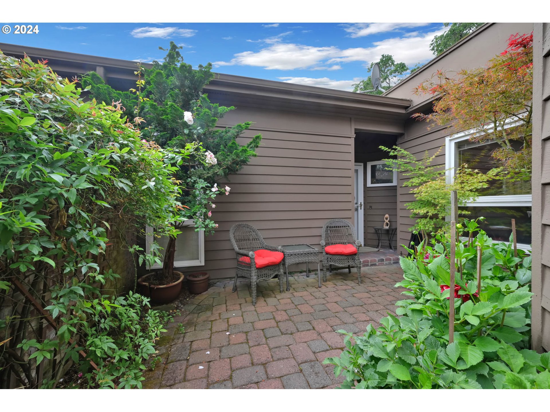 1281 Spyglass Drive Eugene, OR 97401 - Photo 3 of 37