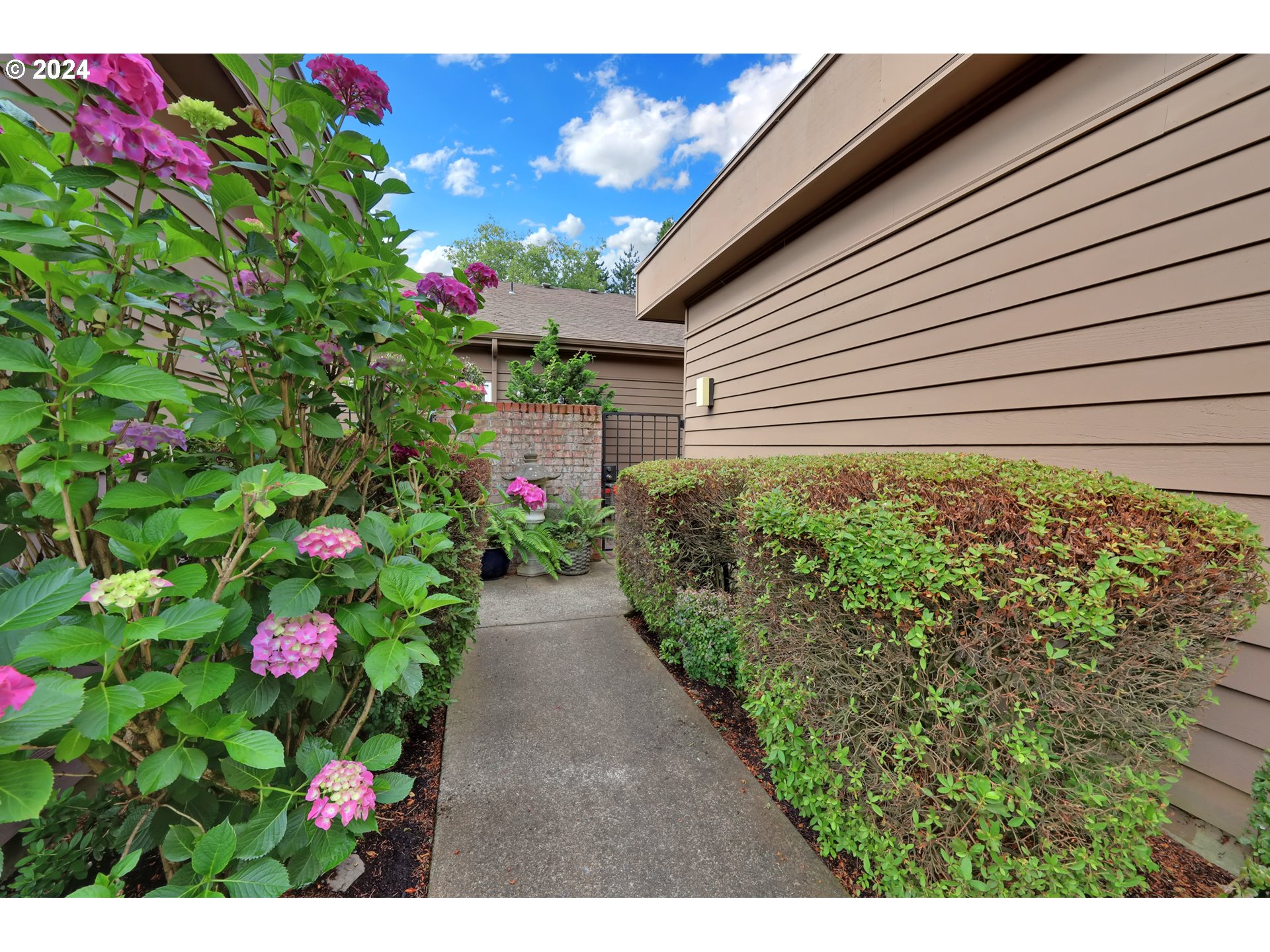 1281 Spyglass Drive Eugene, OR 97401 - Photo 36 of 37 a view of a flower in a garden
