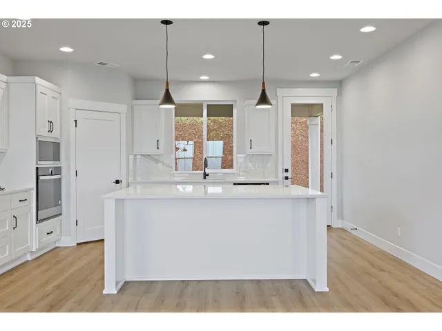 $799,900 | 12171 Southwest Autumn View Street, Tigard, OR 97224