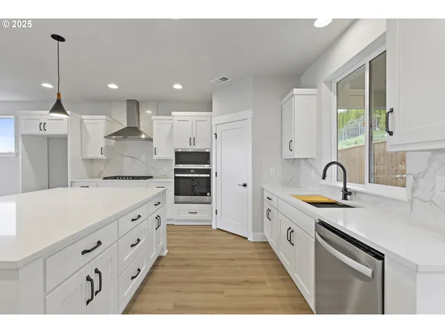 $799,900 | 12171 Southwest Autumn View Street, Tigard, OR 97224