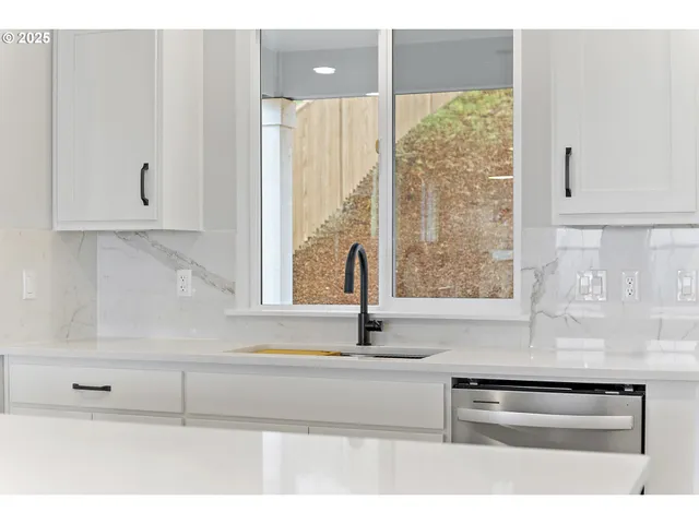 $799,900 | 12171 Southwest Autumn View Street, Tigard, OR 97224