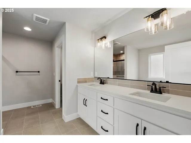 $799,900 | 12171 Southwest Autumn View Street, Tigard, OR 97224