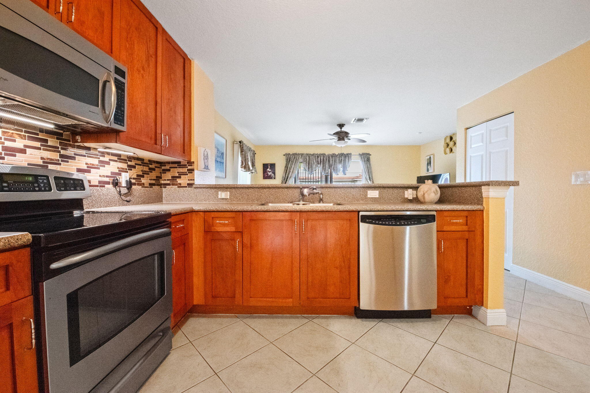 9999 Southwest 26th Court Miramar, FL 33025 - Photo 9 of 29 9-web-or-mls-9999-sw-26th-ct