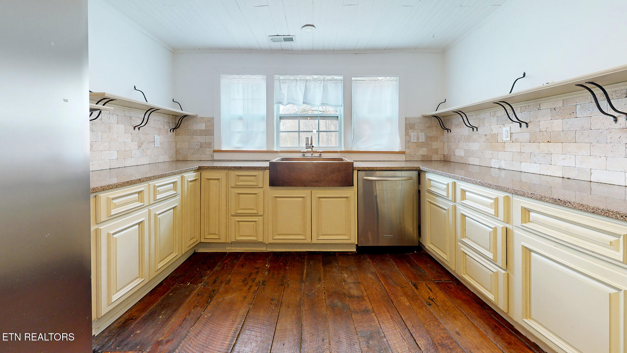 301 Gage Road Philadelphia, TN 37846 - Photo 11 of 33 Kitchen-2