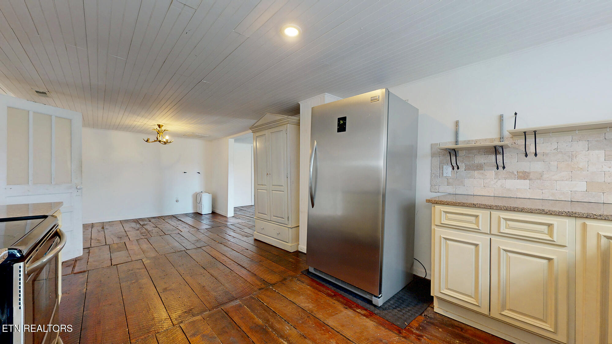 301 Gage Road Philadelphia, TN 37846 - Photo 12 of 33 Kitchen 3