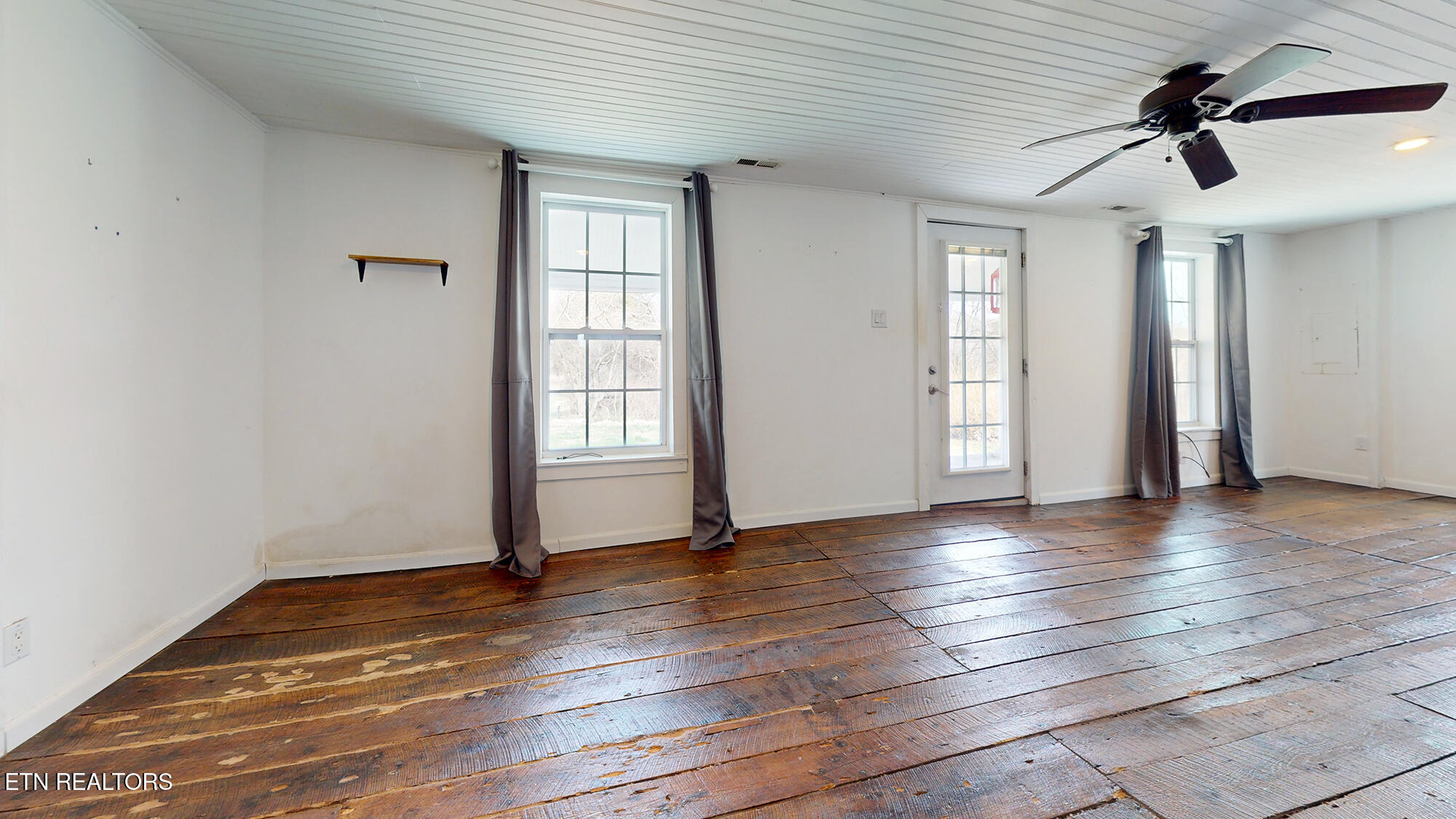 301 Gage Road Philadelphia, TN 37846 - Photo 13 of 33 Living-Room-2