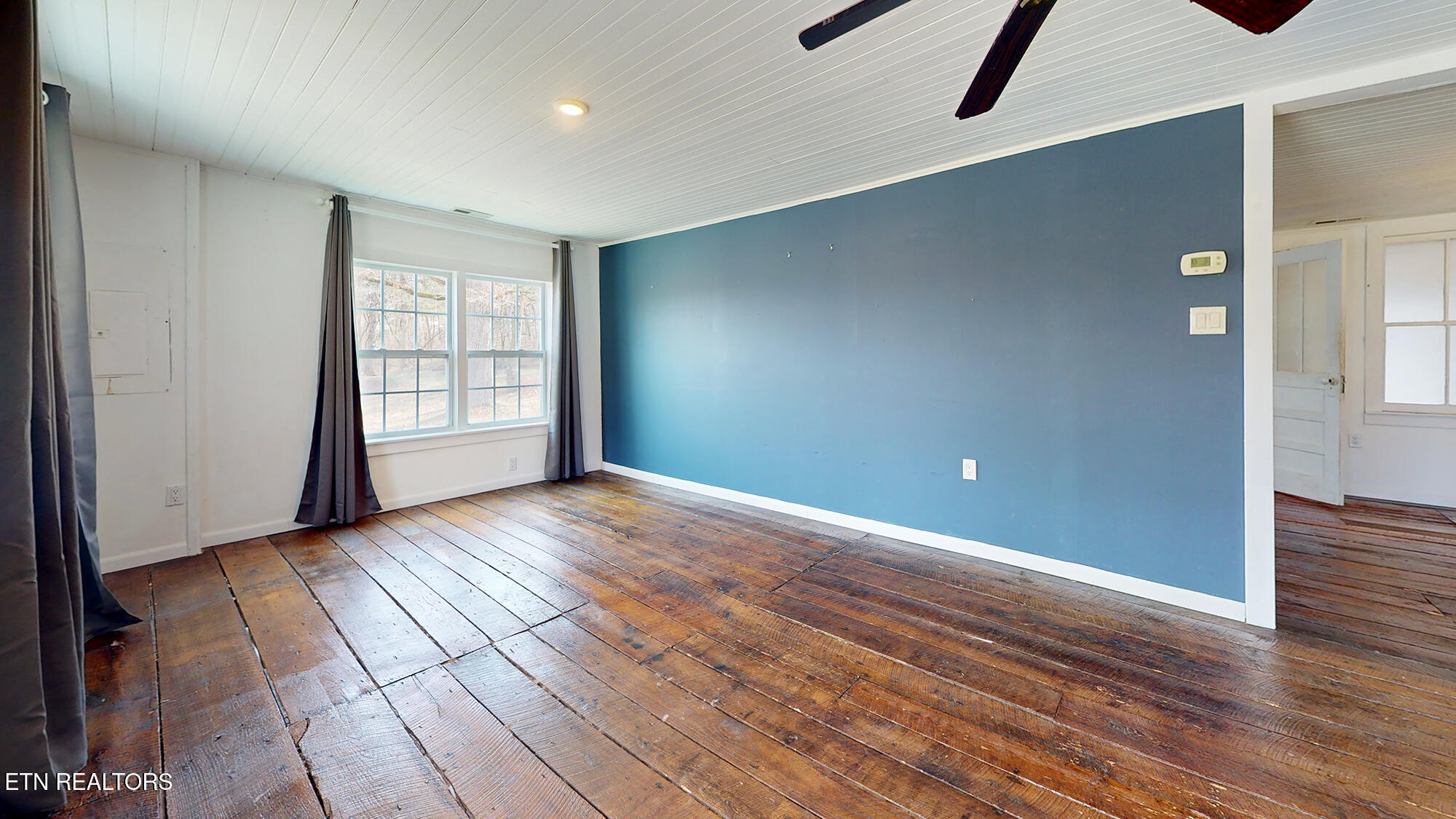 301 Gage Road Philadelphia, TN 37846 - Photo 14 of 33 Living-Room