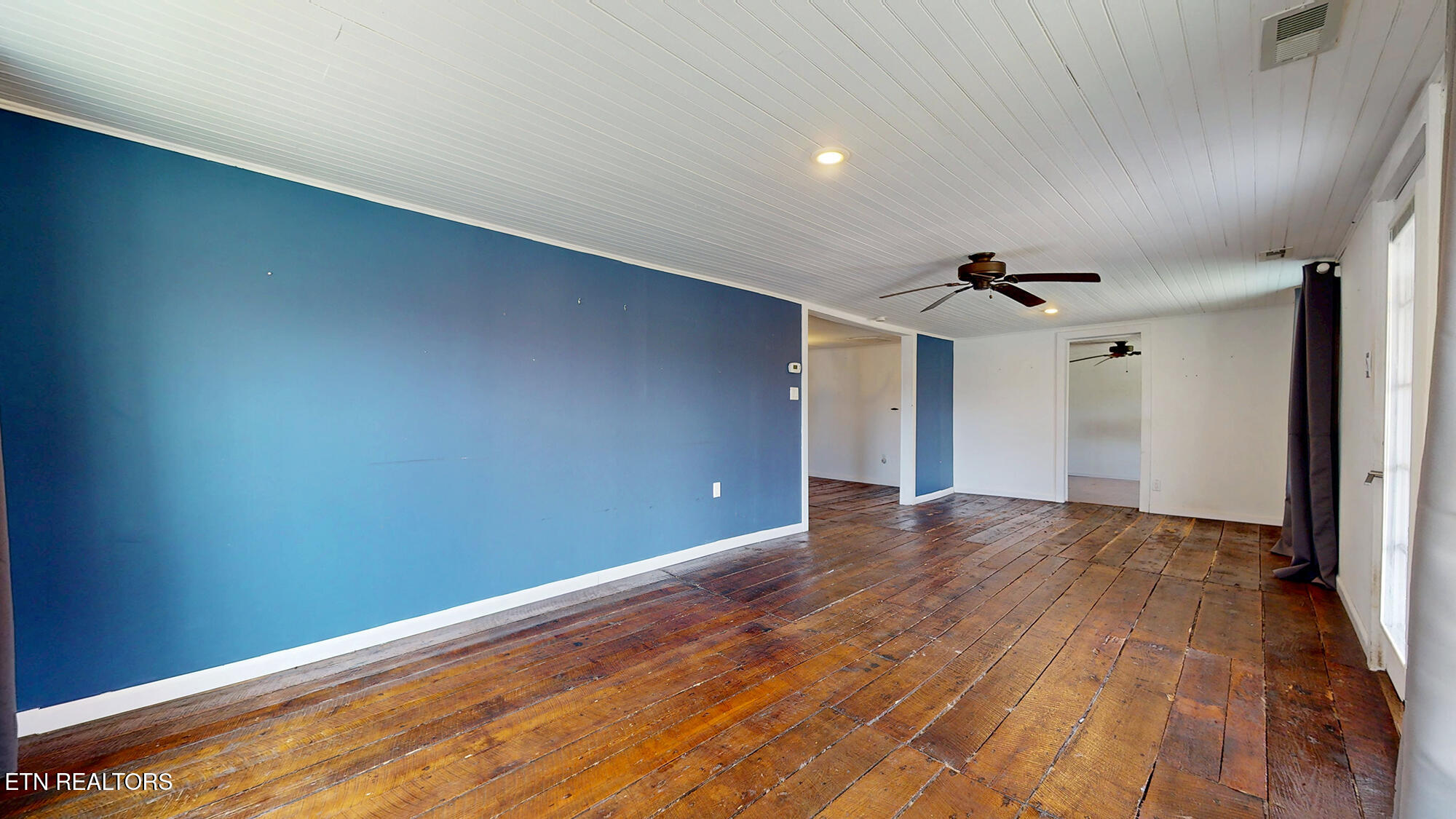 301 Gage Road Philadelphia, TN 37846 - Photo 15 of 33 Living Room 4