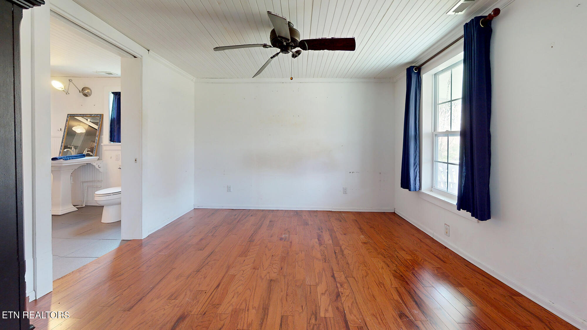 301 Gage Road Philadelphia, TN 37846 - Photo 17 of 33 Owners Suite