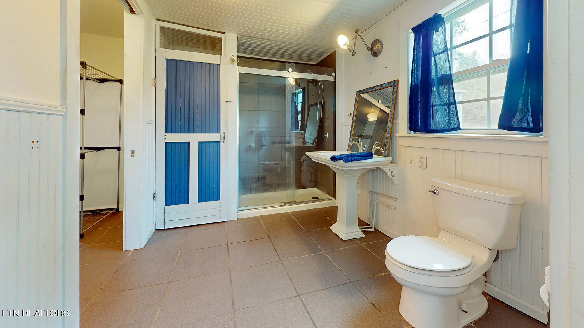 301 Gage Road Philadelphia, TN 37846 - Photo 18 of 33 bathroom