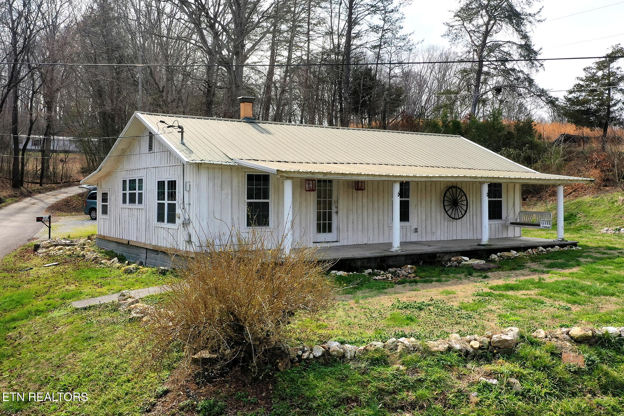 301 Gage Road Philadelphia, TN 37846 - Photo 2 of 33 301 Gage N26_023