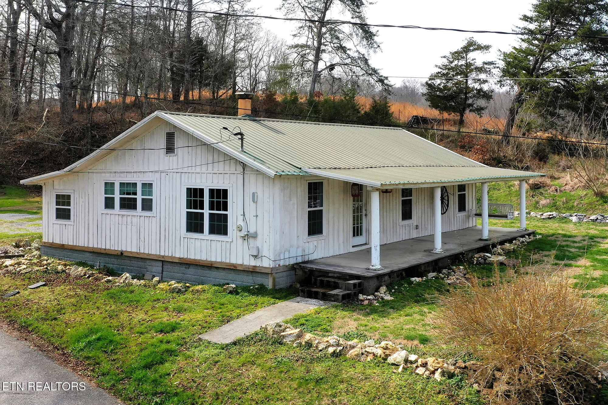 301 Gage Road Philadelphia, TN 37846 - Photo 3 of 33 301 Gage N26_022