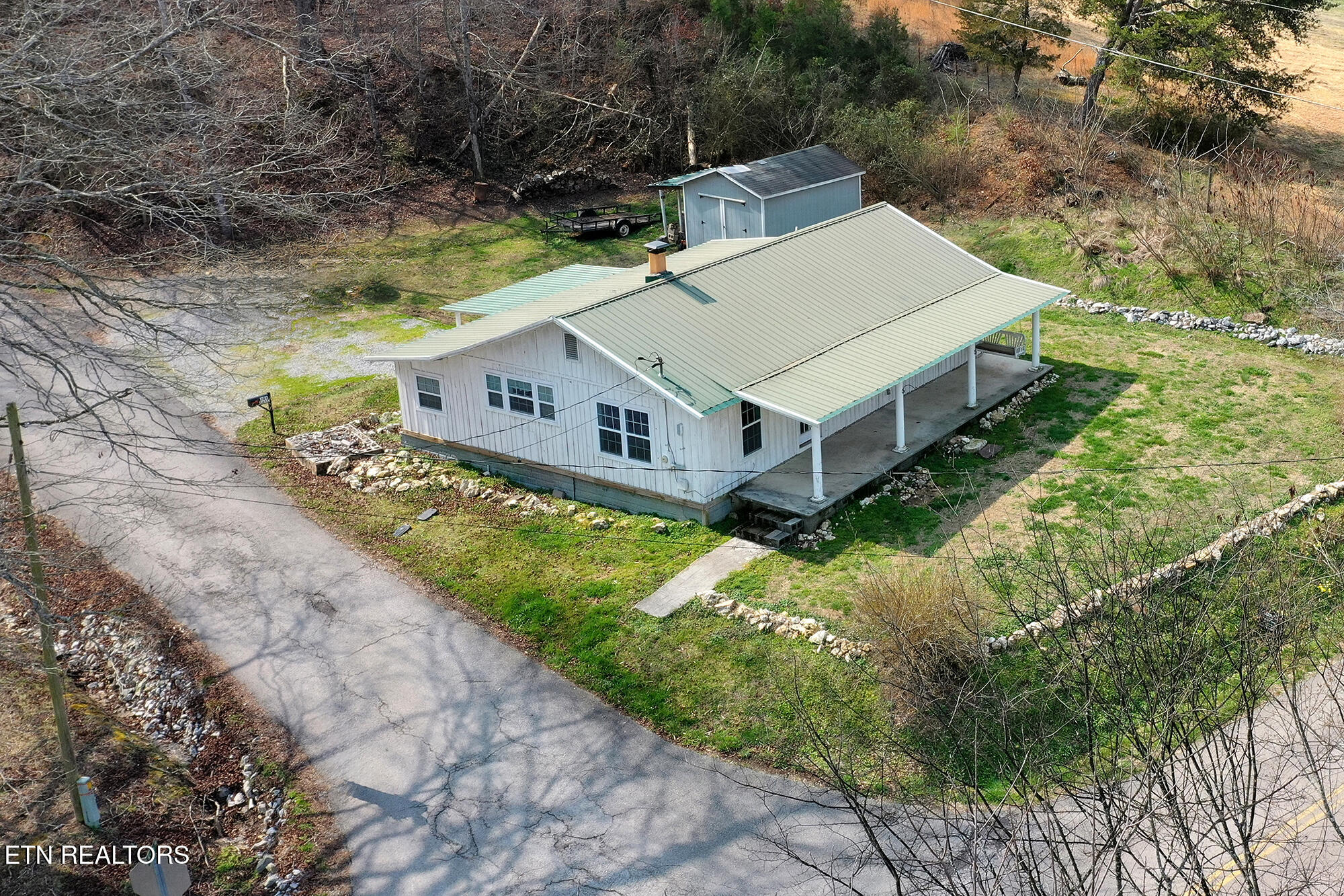 301 Gage Road Philadelphia, TN 37846 - Photo 5 of 33 301 Gage N26_007