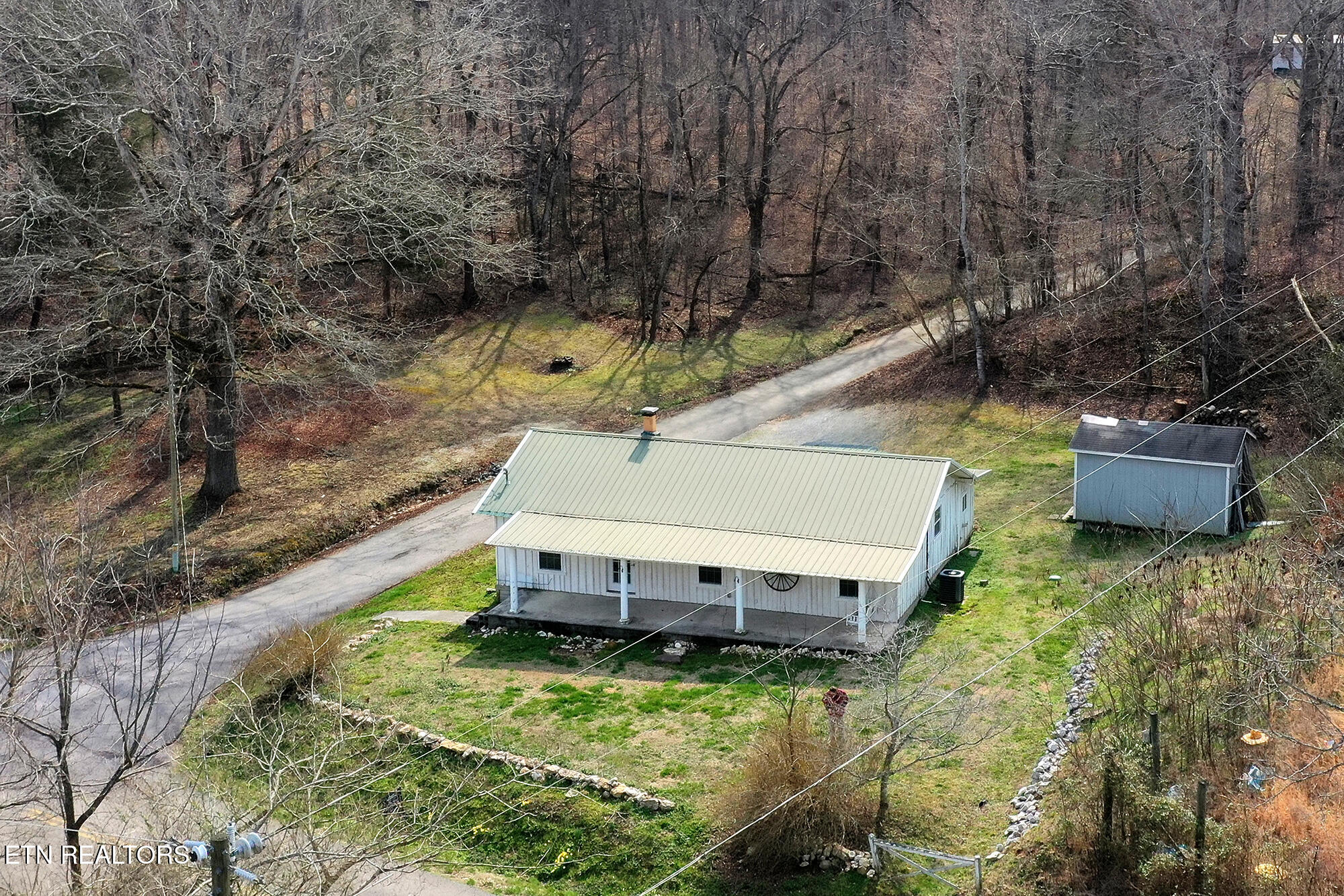 301 Gage Road Philadelphia, TN 37846 - Photo 6 of 33 301 Gage N26_012