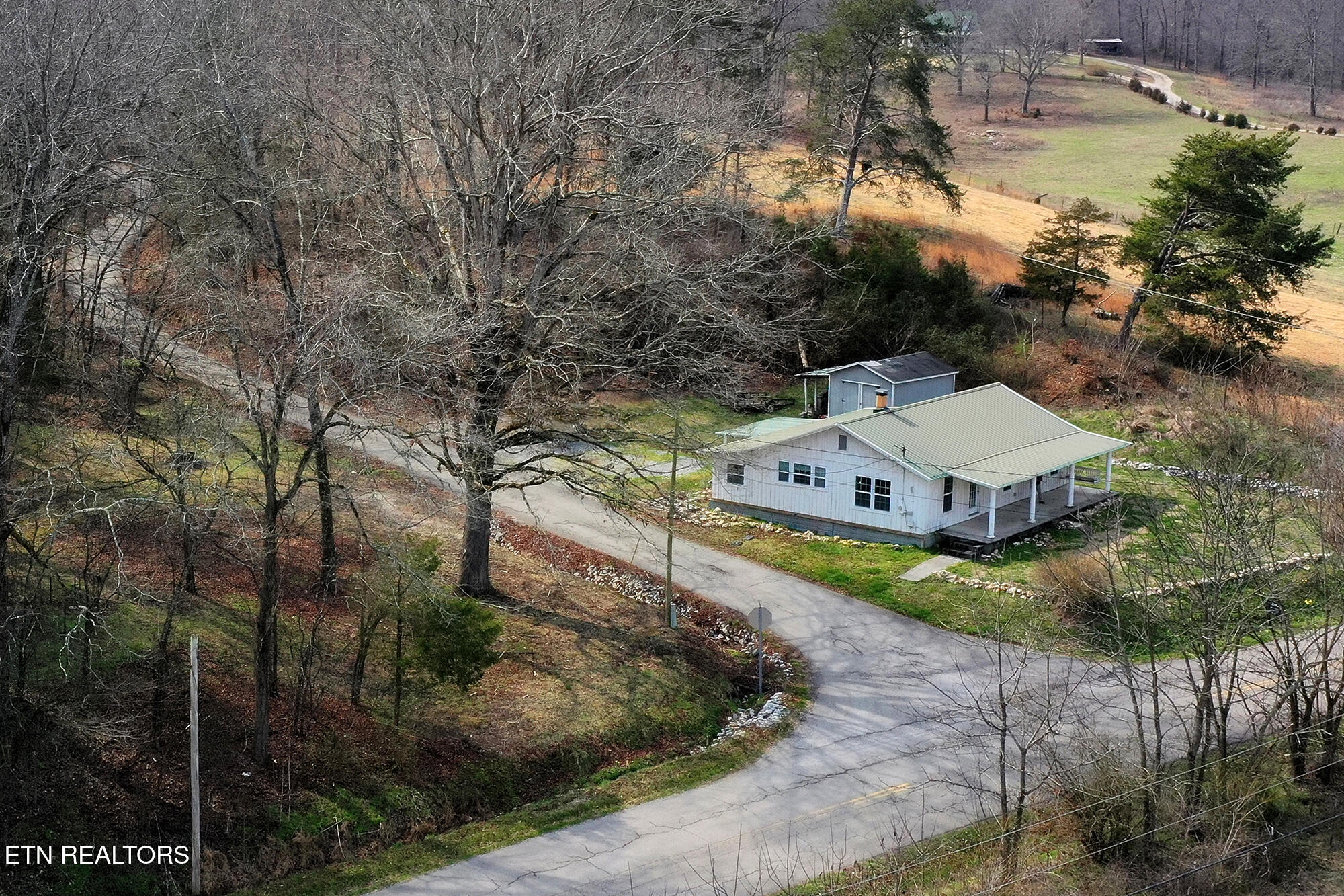 301 Gage Road Philadelphia, TN 37846 - Photo 7 of 33 301 Gage N26_013
