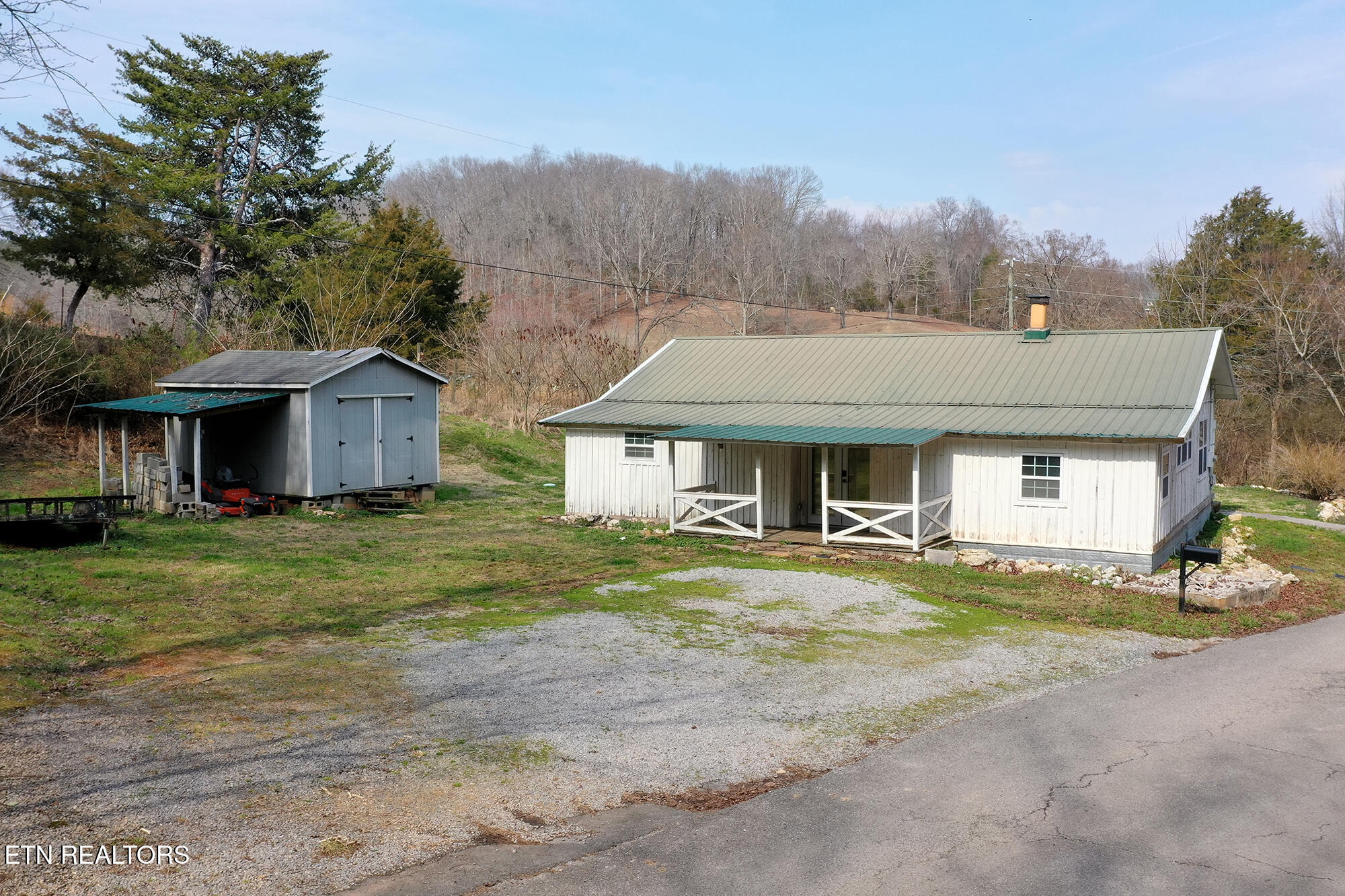 301 Gage Road Philadelphia, TN 37846 - Photo 8 of 33 301 Gage N26_016