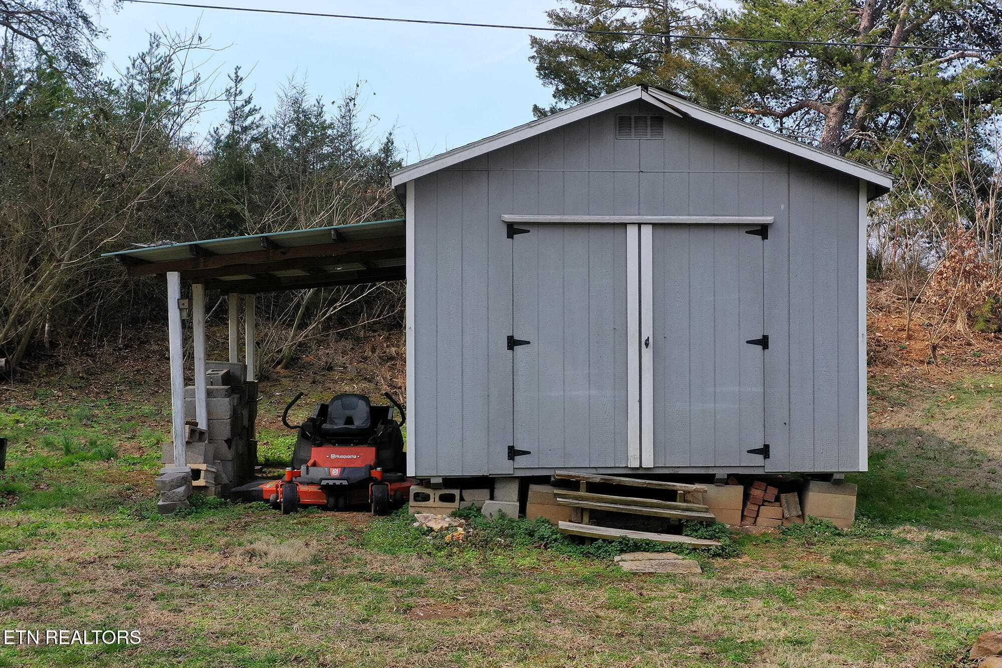 301 Gage Road Philadelphia, TN 37846 - Photo 9 of 33 301 Gage N26_030