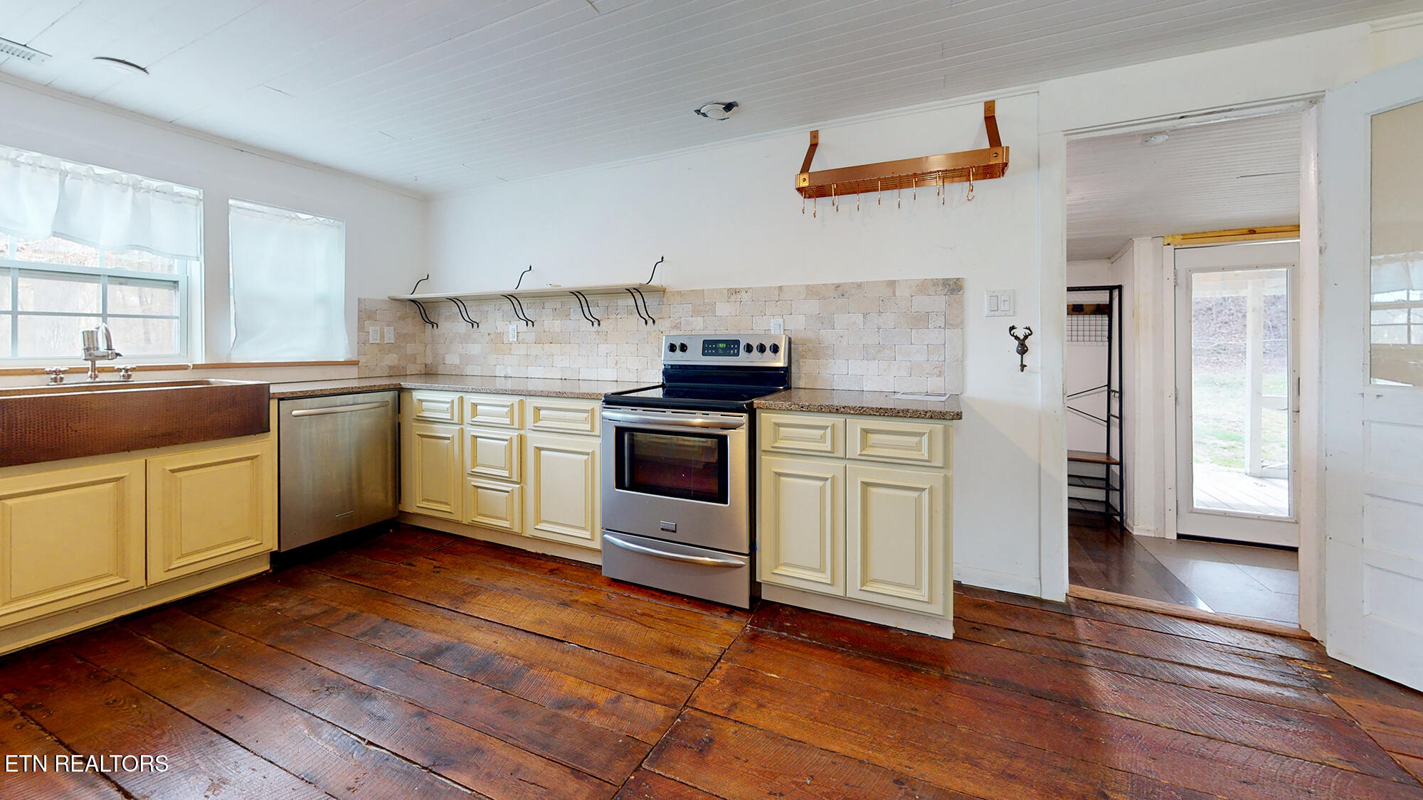 301 Gage Road Philadelphia, TN 37846 - Photo 10 of 33 Kitchen