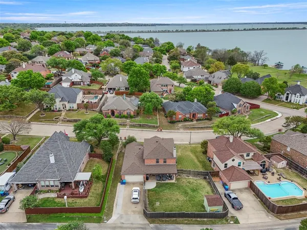 $525,000 | 1790 Lake Breeze Drive, Rockwall, TX 75087