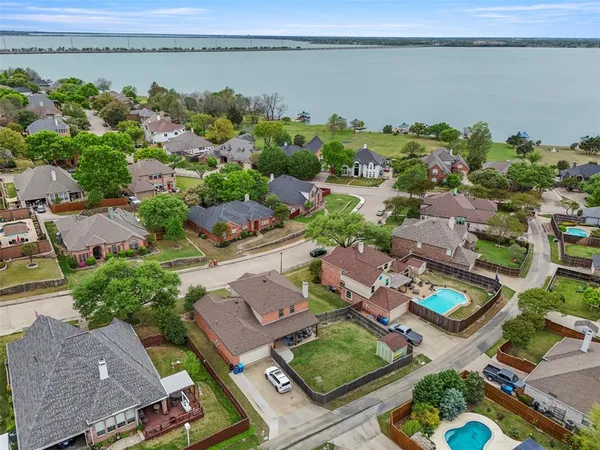 $525,000 | 1790 Lake Breeze Drive, Rockwall, TX 75087