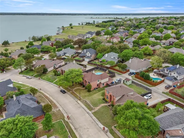 $525,000 | 1790 Lake Breeze Drive, Rockwall, TX 75087
