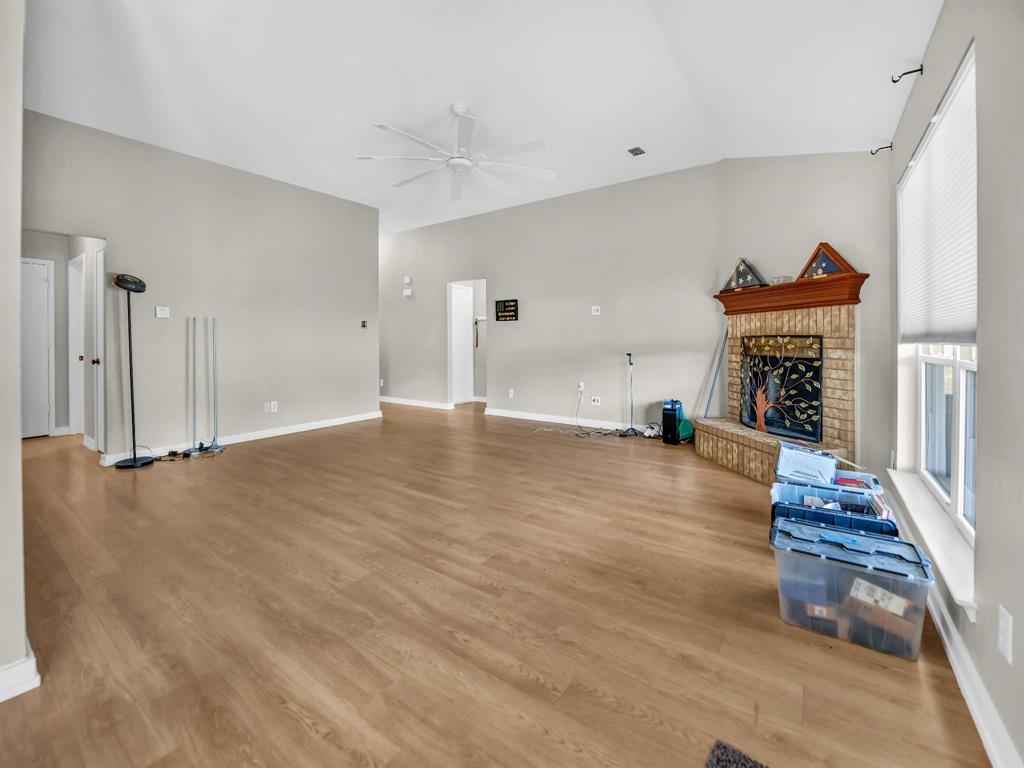 116 Butternut Court Weatherford, TX 76088 - Photo 4 of 26 Gallery Image 4