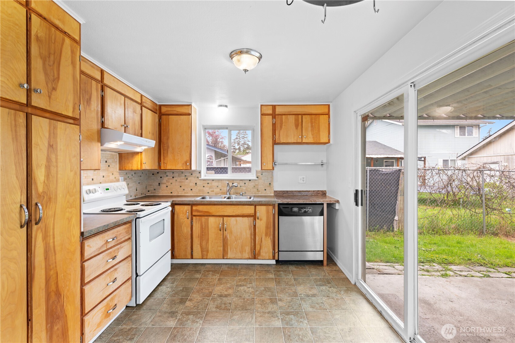 1409 East 54th Street Tacoma, WA 98404 - Photo 9 of 24