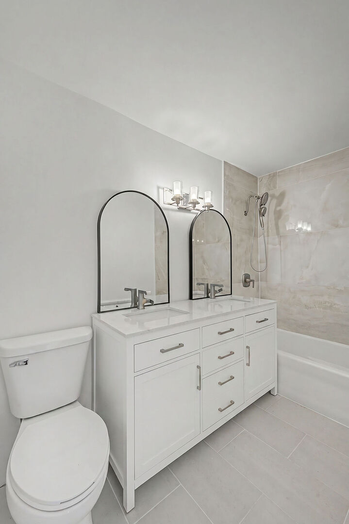5740 North Sheridan Road, Unit 17C Chicago, IL 60660 - Photo 16 of 32
