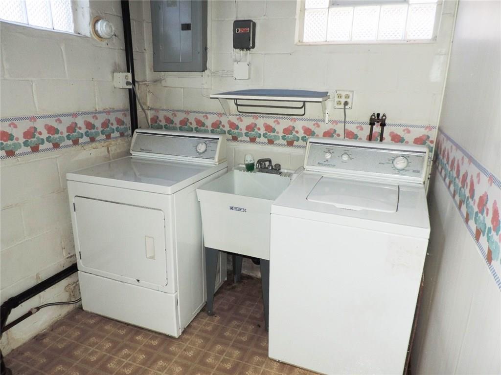 1439 Ridge Avenue Coraopolis, PA 15108 - Photo 9 of 25 Gallery Image 9
