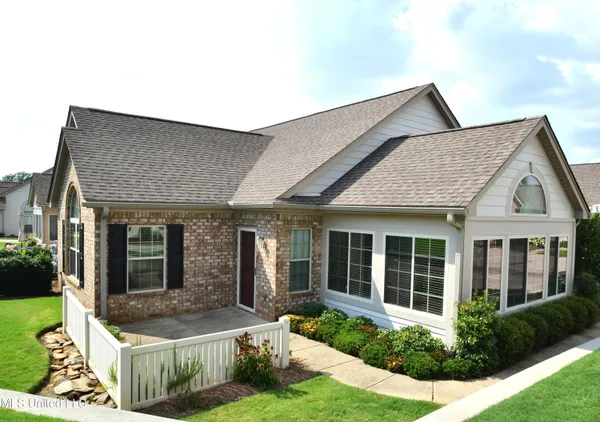 $285,000 | 8710 Parkview Oaks Circle, Olive Branch, MS 38654