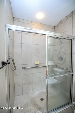 $285,000 | 8710 Parkview Oaks Circle, Olive Branch, MS 38654