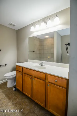 $285,000 | 8710 Parkview Oaks Circle, Olive Branch, MS 38654