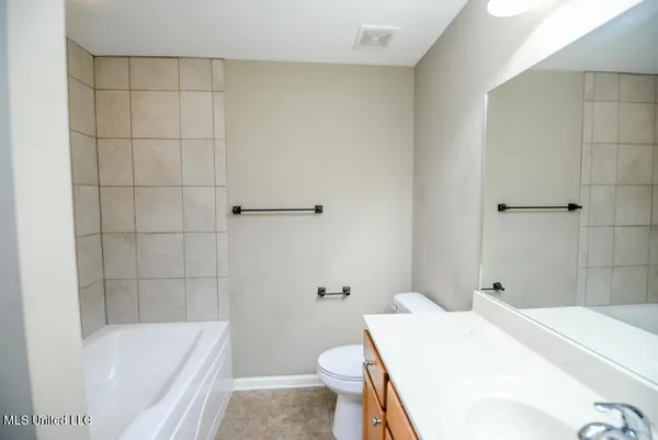 $285,000 | 8710 Parkview Oaks Circle, Olive Branch, MS 38654