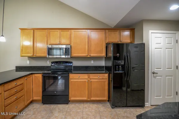 $285,000 | 8710 Parkview Oaks Circle, Olive Branch, MS 38654