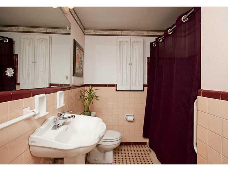 433 Edgewood Road Forest Hills, PA 15221 - Photo 13 of 25 Full Bath.