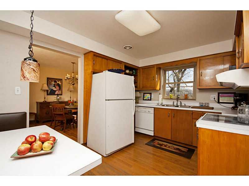 433 Edgewood Road Forest Hills, PA 15221 - Photo 6 of 25 Kitchen. Bright kitchen!