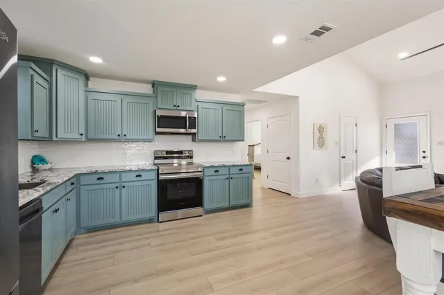 $389,900 | 61 Lee Boulevard, Pottsboro, TX 75076