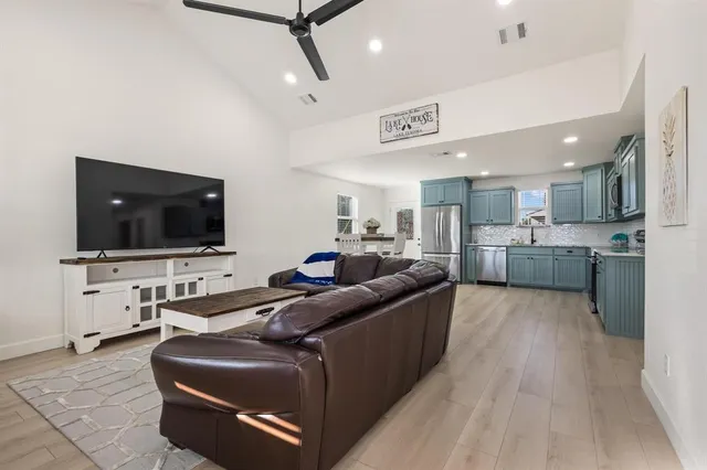 $389,900 | 61 Lee Boulevard, Pottsboro, TX 75076