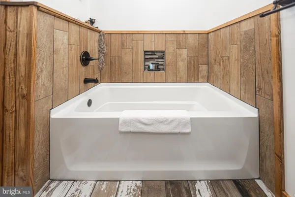 $650,000 | 202 North North Street, Accident, MD 21520