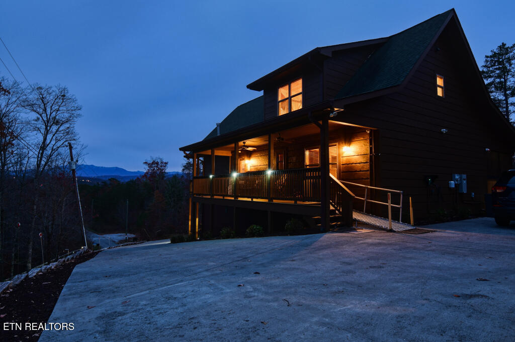 1607-Ridgecrest-Drive-02