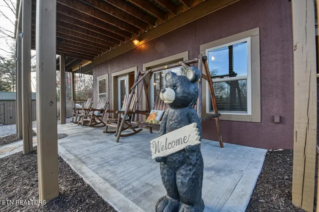 $998,000 | 1607 Ridgecrest Drive, Sevierville, TN 37876