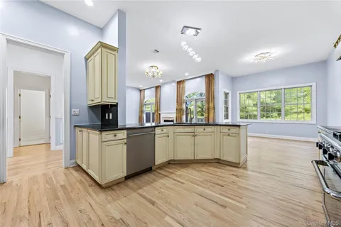 $2,198,000 | 11 Belvedere Court, Manhasset, NY 11030
