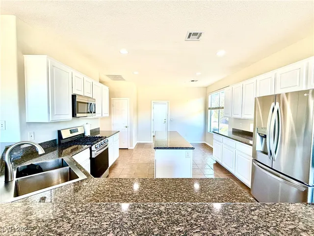 $2,800 | 10276 Romantico Drive, Las Vegas, NV 89135