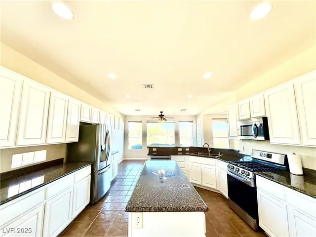 $2,800 | 10276 Romantico Drive, Las Vegas, NV 89135