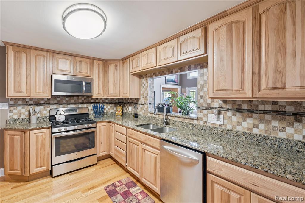 2236 Grove Park Road Fenton, MI 48430 - Photo 11 of 50
