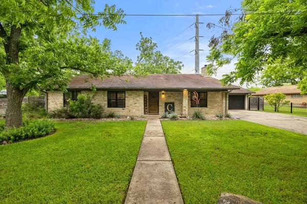 $500,000 | 302 South Schramm Road, Granger, TX 76530