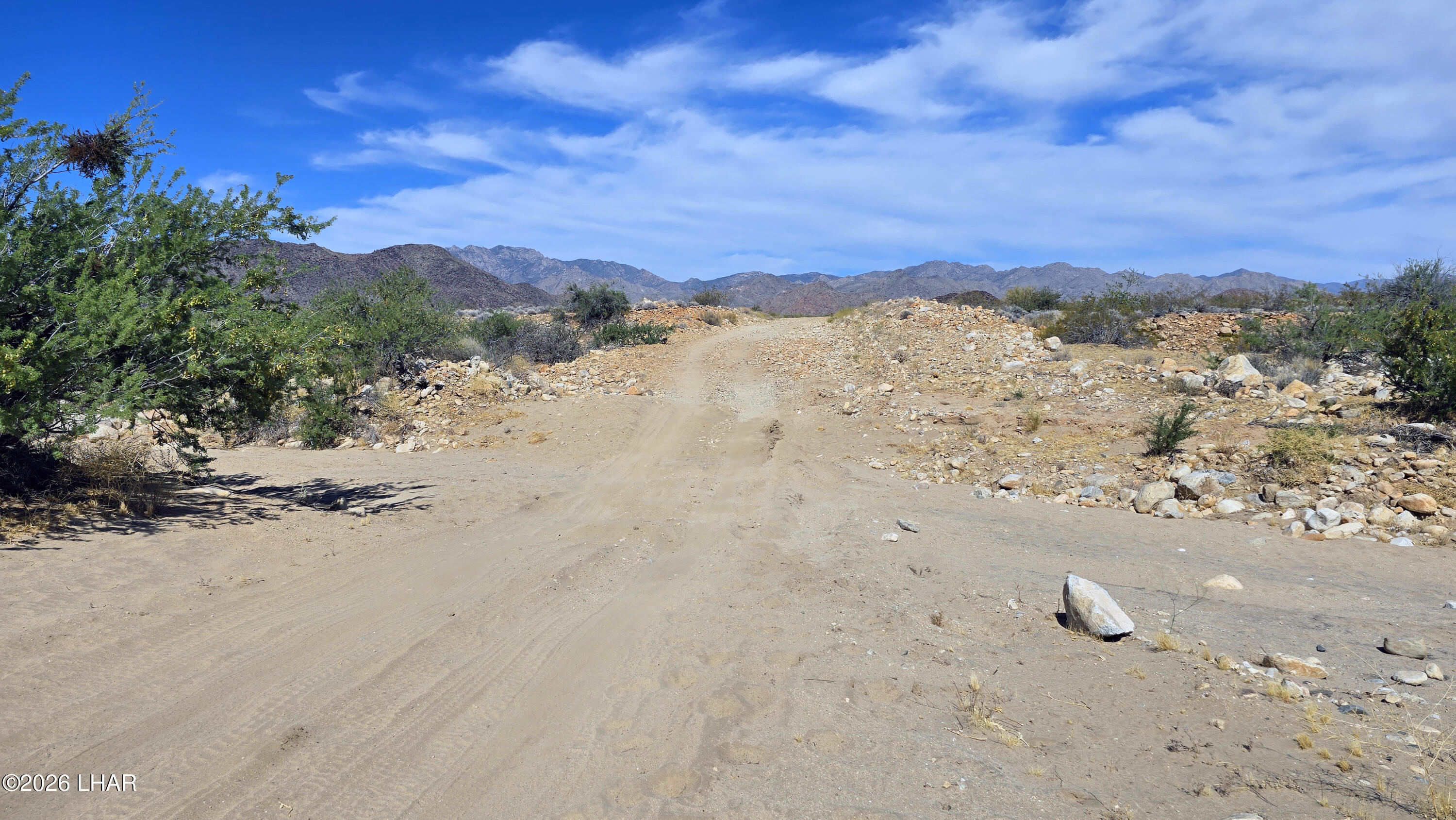 208-21-374 Lorton Road Yucca, AZ 86438 - Photo 3 of 33