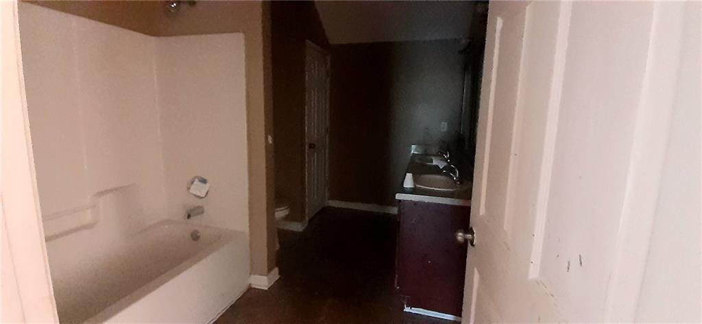 51 Pine Avenue Commerce, GA 30529 - Photo 17 of 24 a bathroom with a bathtub