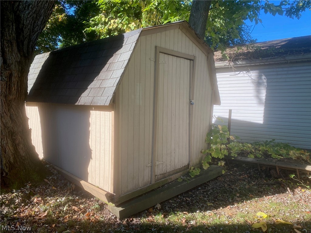 906 Dayton Street Akron, OH 44310 - Photo 4 of 31