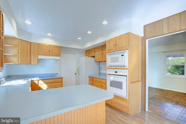 a view of livingroom with furniture